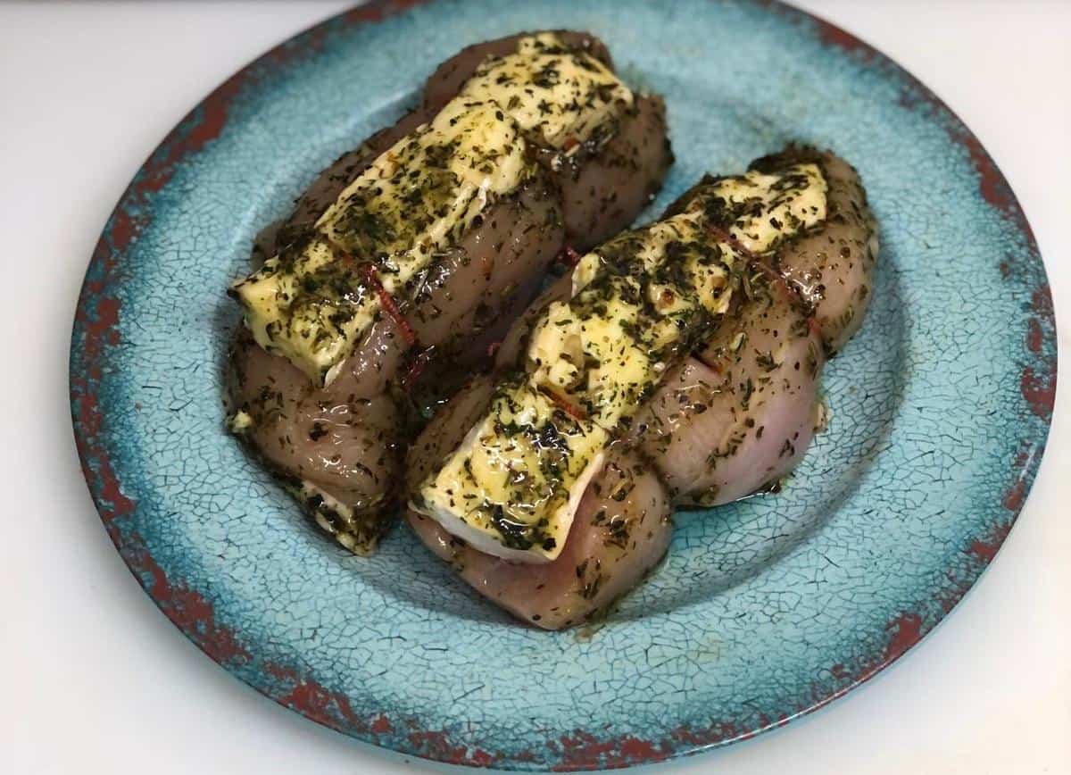 Chicken breast stuffed with brie and garlic